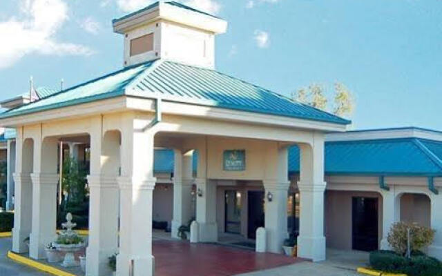 Quality Inn Clinton In Clinton United States Of America From 70