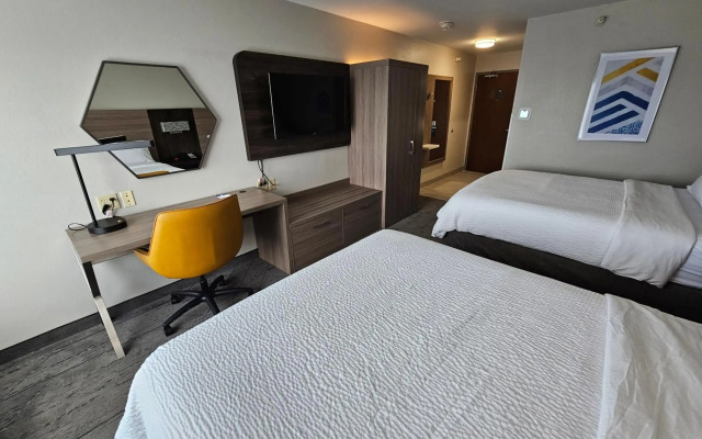 Holiday Inn Express Hotel & Suites Cincinnati-Blue Ash by IHG
