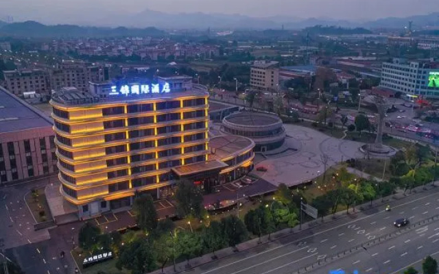 Sanjin International Hotel (Wuyi Station Development Avenue)
