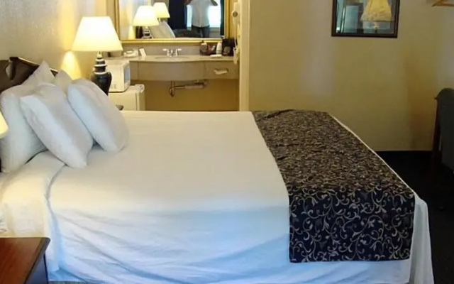 Plantation Inn & Suites