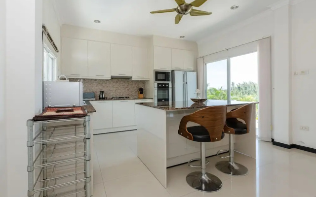 3 Bedroom Pool Villa With Amazing Views TH2