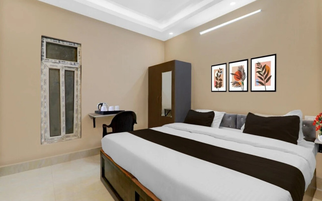 Deluxe Hotel Awadh Regency