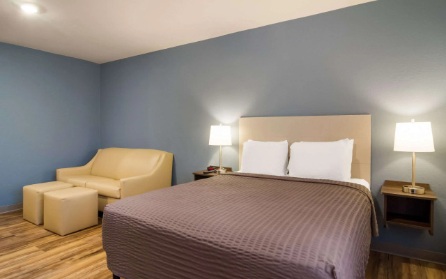 WoodSpring Suites Jacksonville - South
