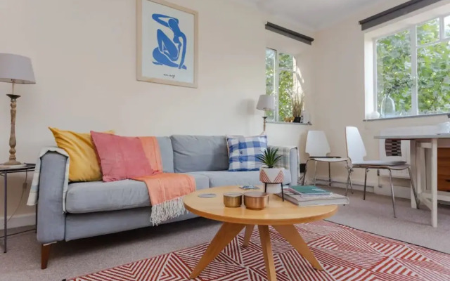 Spacious 2 Bedroom Apartment Near Hampstead Heath