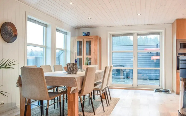 Nice Home in Farsund With 4 Bedrooms and Wifi