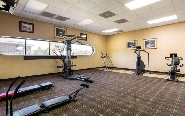 Econo Lodge Inn & Suites Conference Center