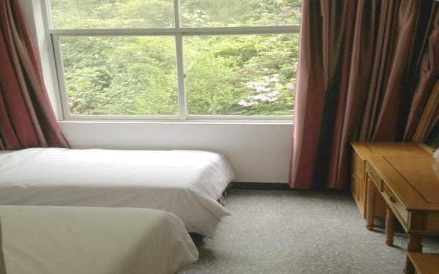 J&H Nature Hotel