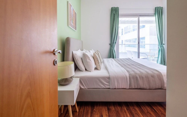 Minutes From Beach! Bright 1BR in Dubai Marina!