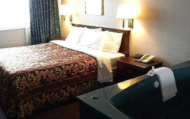 Magnuson Hotel Lansing