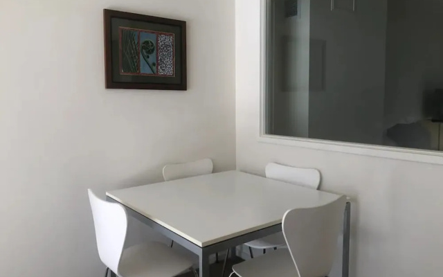 Spacious 2BR Near Westfield Newmarket