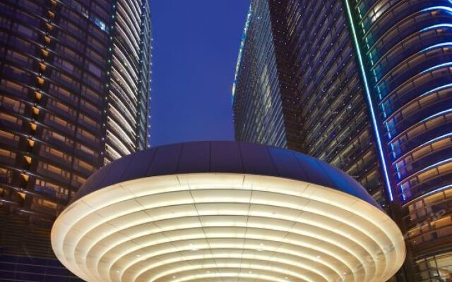 Renaissance Chengdu Hotel вид на фасад