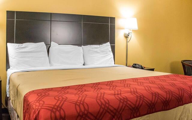 Отель Econo Lodge Columbus Колумбус комната для гостей