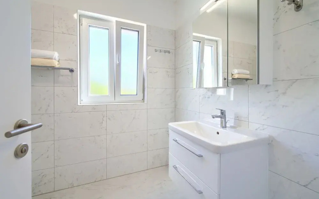 Villa in Cres With Sea Views & Pool
