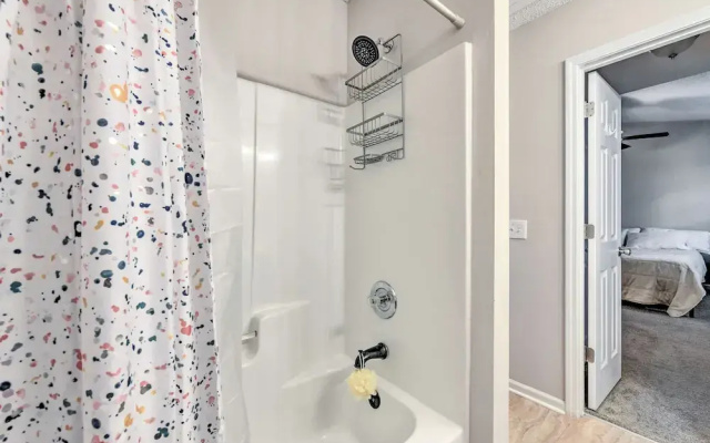 Chic Charlotte Townhome w/ Community Pool