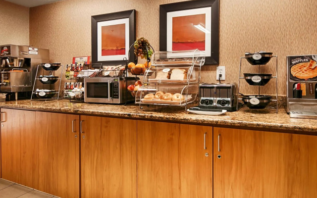 Best Western Plus Gateway Inn & Suites