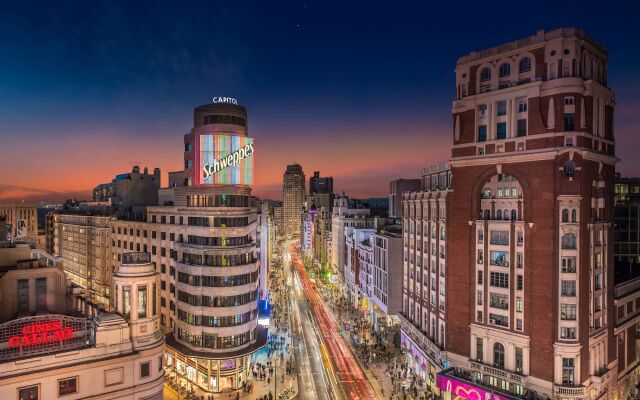 Отель Aloft Madrid Gran Via вид на фасад