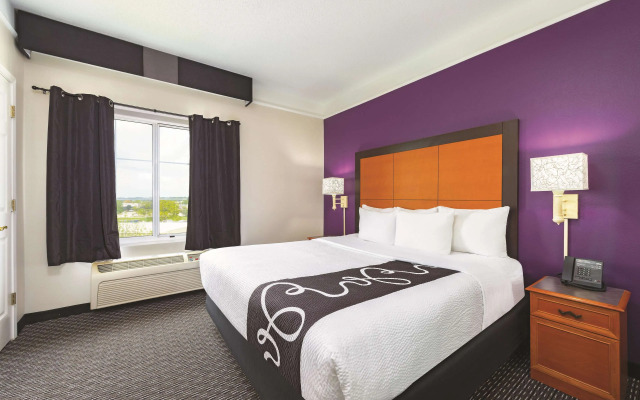 La Quinta Inn & Suites by Wyndham St. Louis Westport