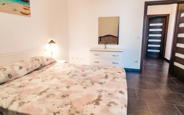 Welcomely - Senyera Apartment