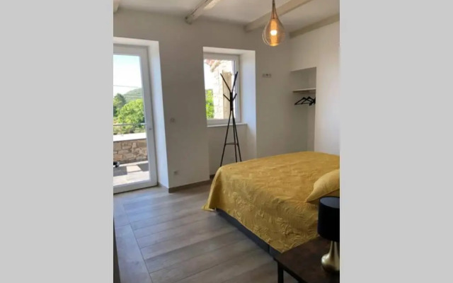 Maison de charme avec piscine couverte et 9000m2