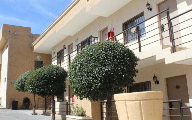Отель Best Western Cumbres Inn Cd. Cuauhtémoc вид на фасад
