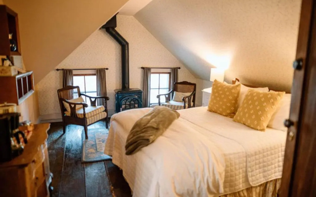 The Mast Farm Inn