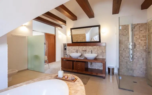 Silver Willow Luxury Apartment