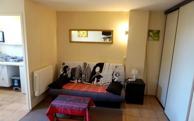 Apartment With one Bedroom in Bernières-sur-mer, With Enclosed Garden