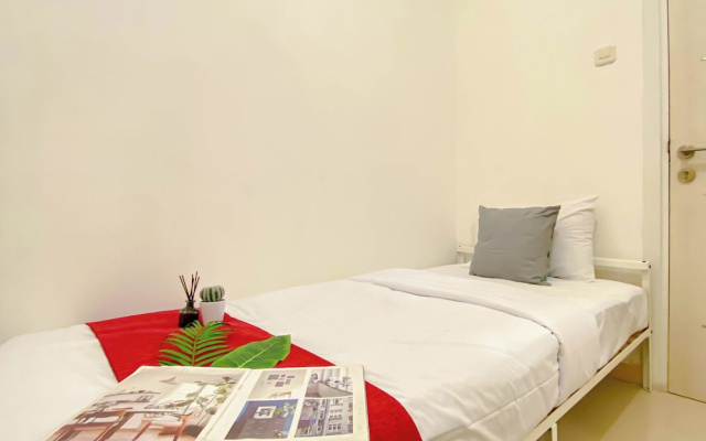 Comfortable And Roomy 2Br At Apartment Green Pramuka City