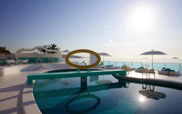 Отель Santos Ibiza Coast Suites Adul бассейн
