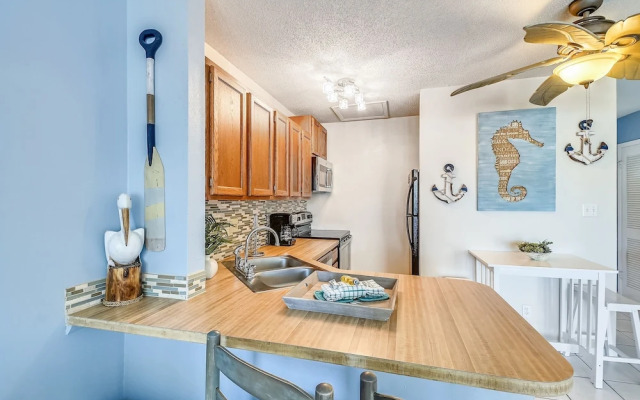 Sandpiper Cove 8229 Studio Bedroom Condo by RedAwning