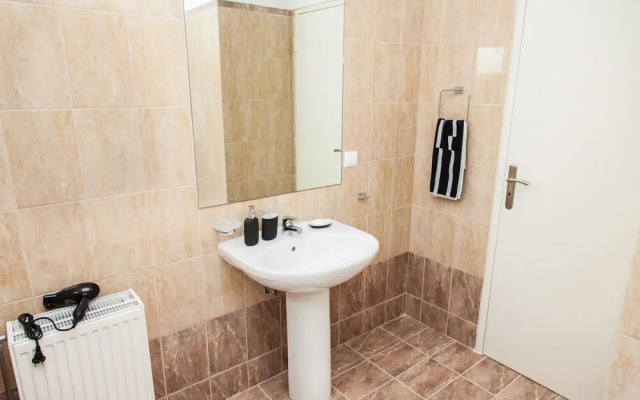 Modern Spacious APT 2BR in Rafina