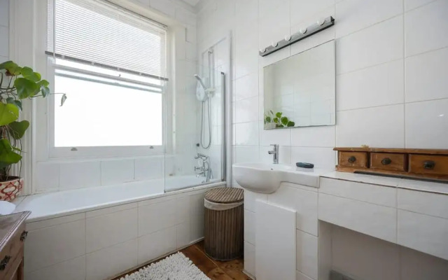 Host Stay St Aubyns Coastal Retreat