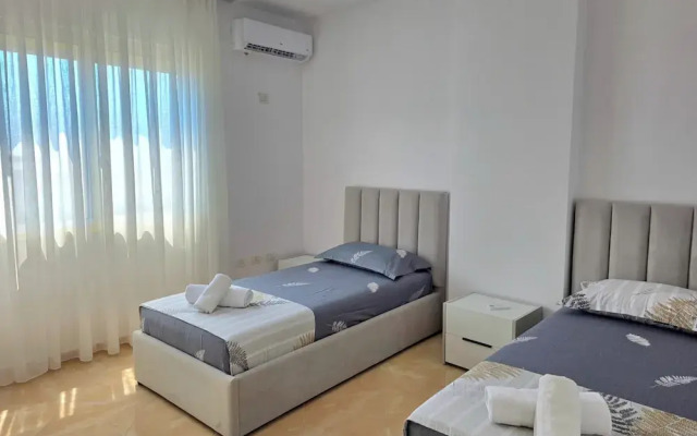 Sea View Apartment in Durres Beach 100