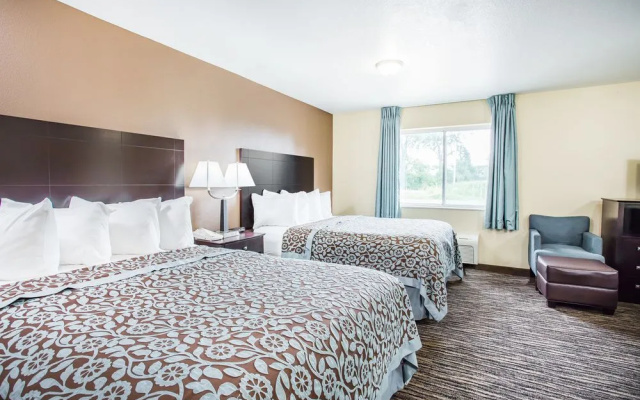 Days Inn By Wyndham Evansdale Waterloo