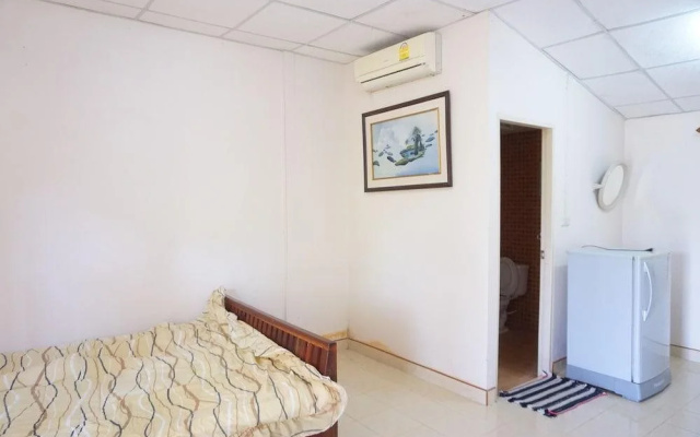 Na Thammachart Hotel