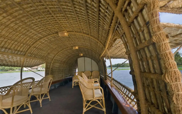 The Oberoi Vrinda, Luxury Kerala Cruiser