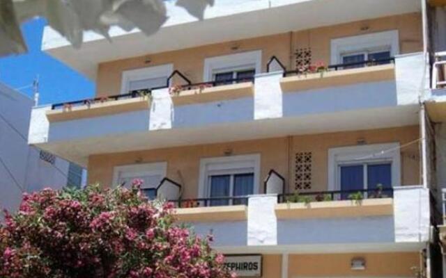 Zefyros Hotel вид на фасад