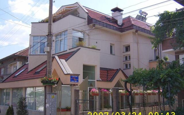 Отель Guest House Diel Велико Тырново вид на фасад
