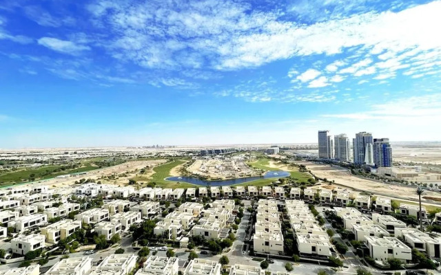 Tanin - Stunning Dubai Skyline View From this Sleek Studio