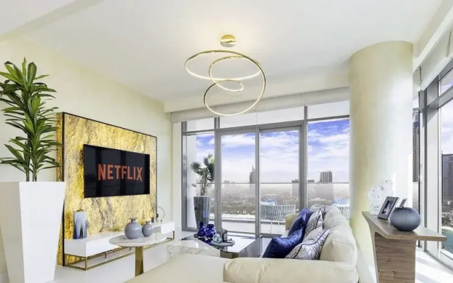 LUX The Marina Vista Beachfront Suite 3