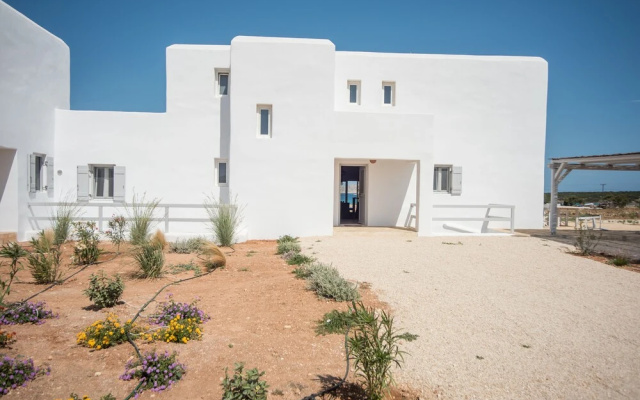 Hip family pool villa near the beach by VillaRentalsgr