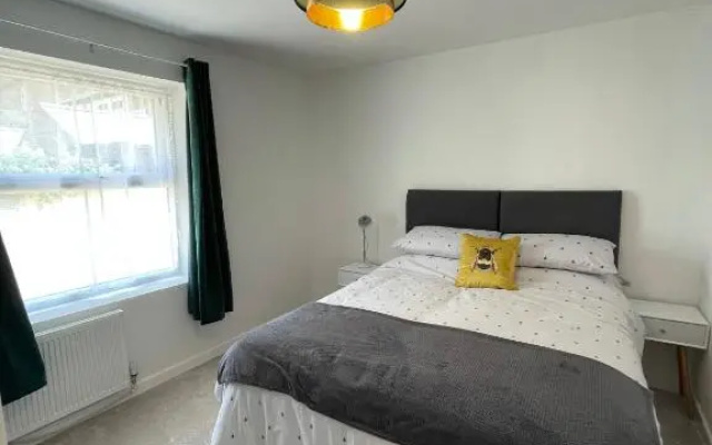Quiet and central modern new build bungalow