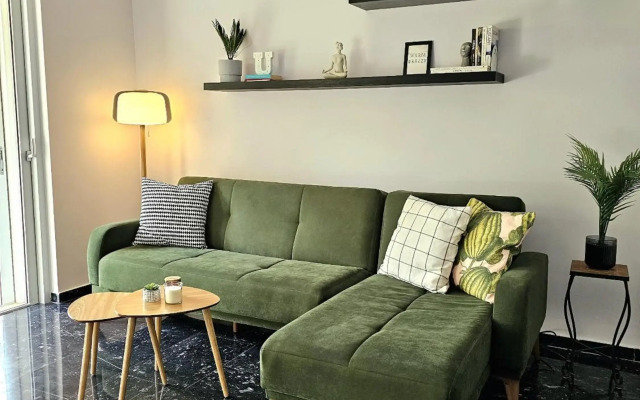 Newly Renovated Garden view apartment!!