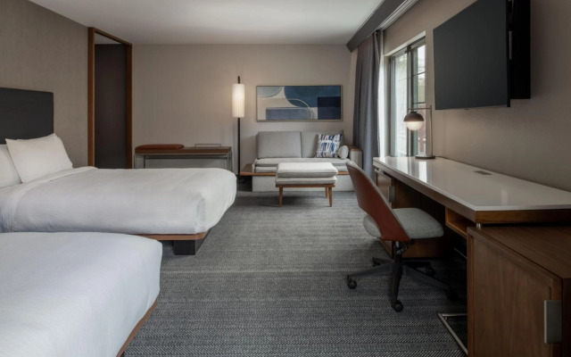 Courtyard By Marriott Olympia