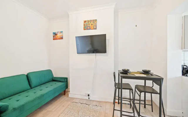 2-bed - Sleeps 4 - With Garden