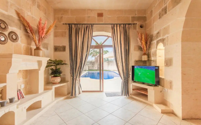 Centre Island Gozitan Farmhouse & Pool