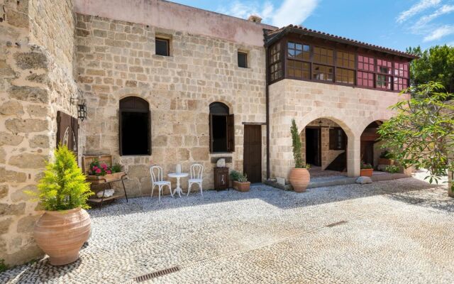 Saint Artemios Boutique Hotel вид на фасад