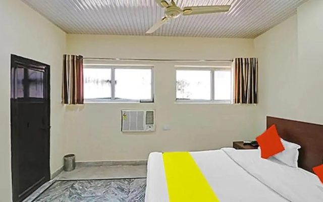 OYO 82149 Hotel Karma Palace