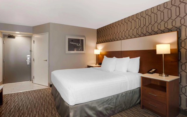 Best Western Plus Commerce Hotel
