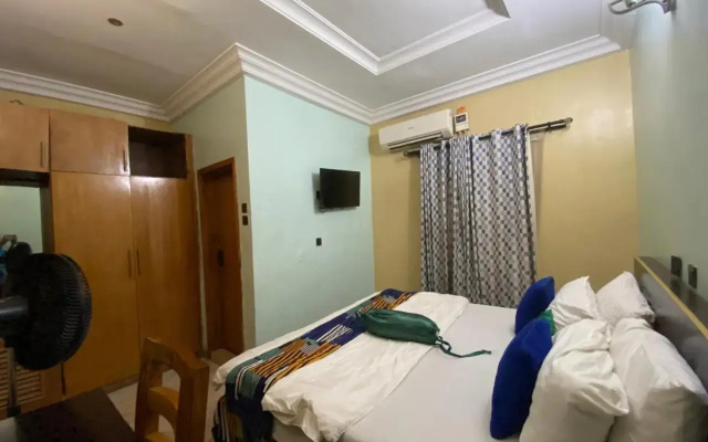Nue Crest Hotel